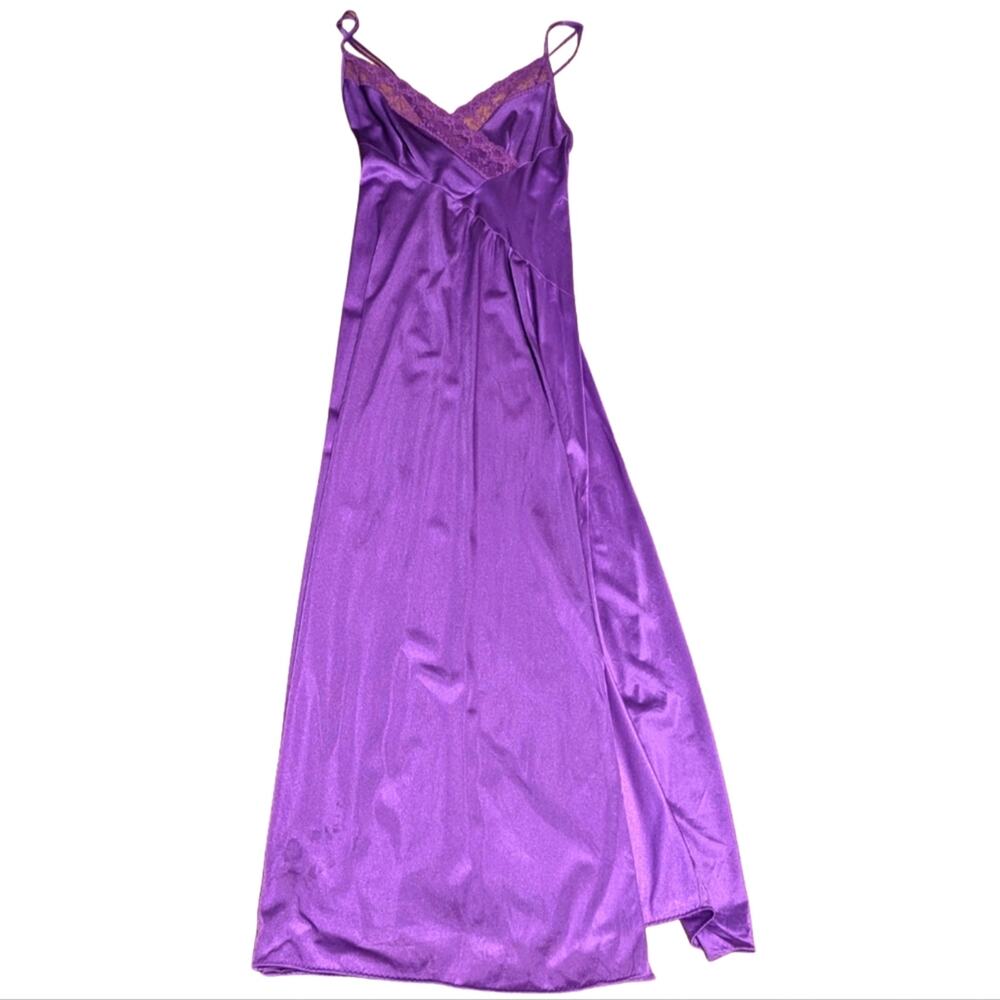 Vintage Undercover Wear US Made Royal Purple Long Lace V Neck Night Gown Dress